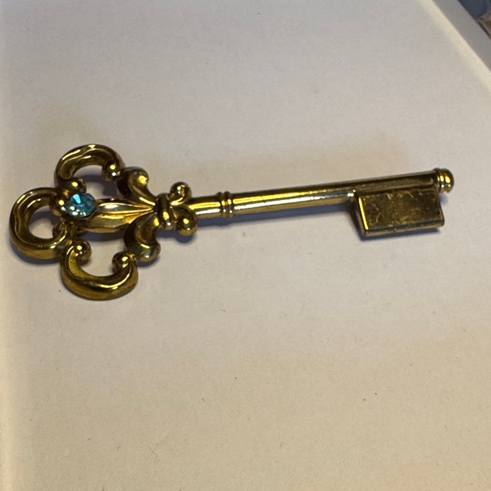 Vintage Coro Pegasus Large Skelton Key Brooch